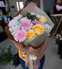 Букет цветов из:  Герберы, Розы и Хризантемы в Лежнево